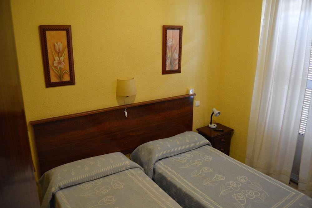 Pension Giraldilla Seville Exterior photo