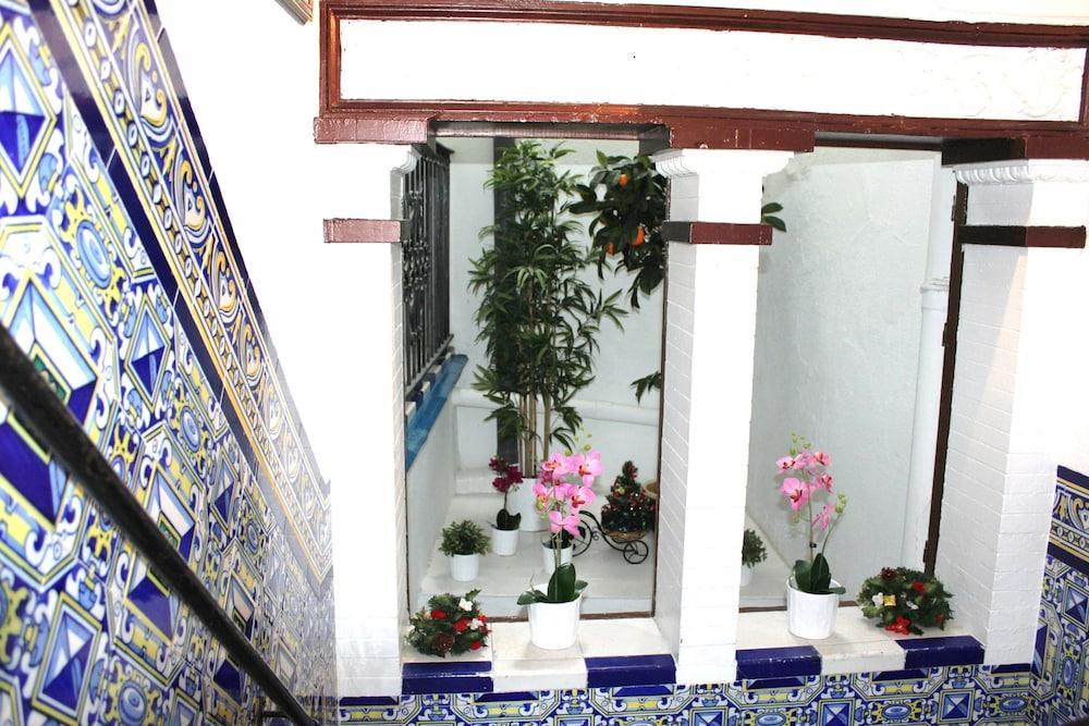 Pension Giraldilla Seville Exterior photo