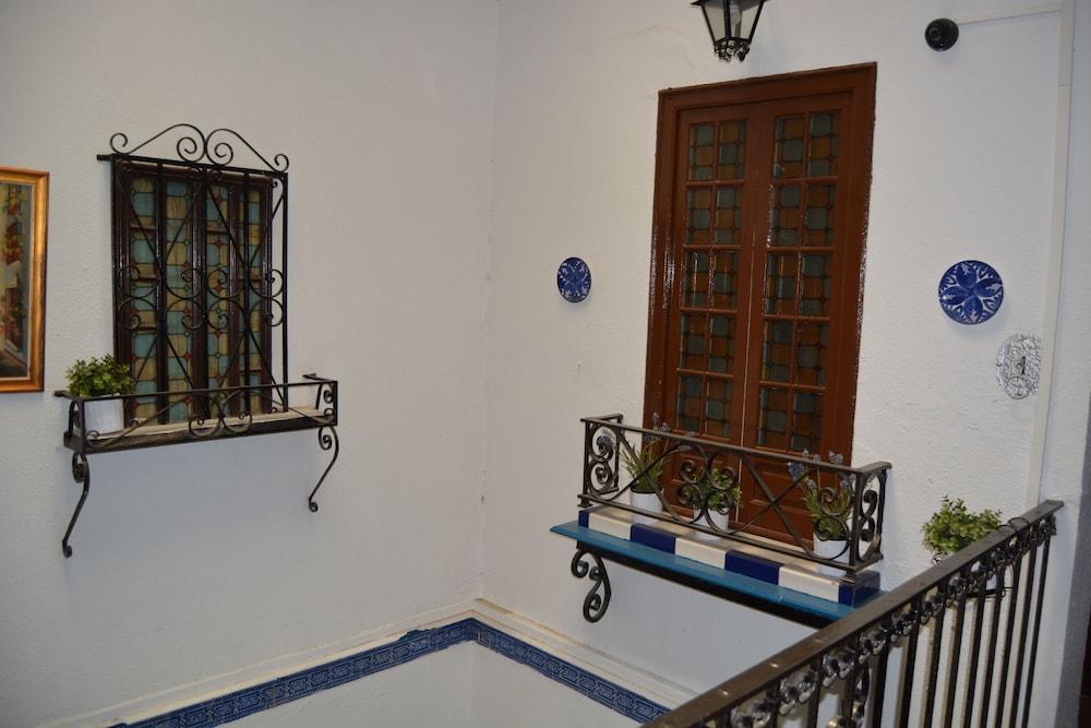 Pension Giraldilla Seville Exterior photo