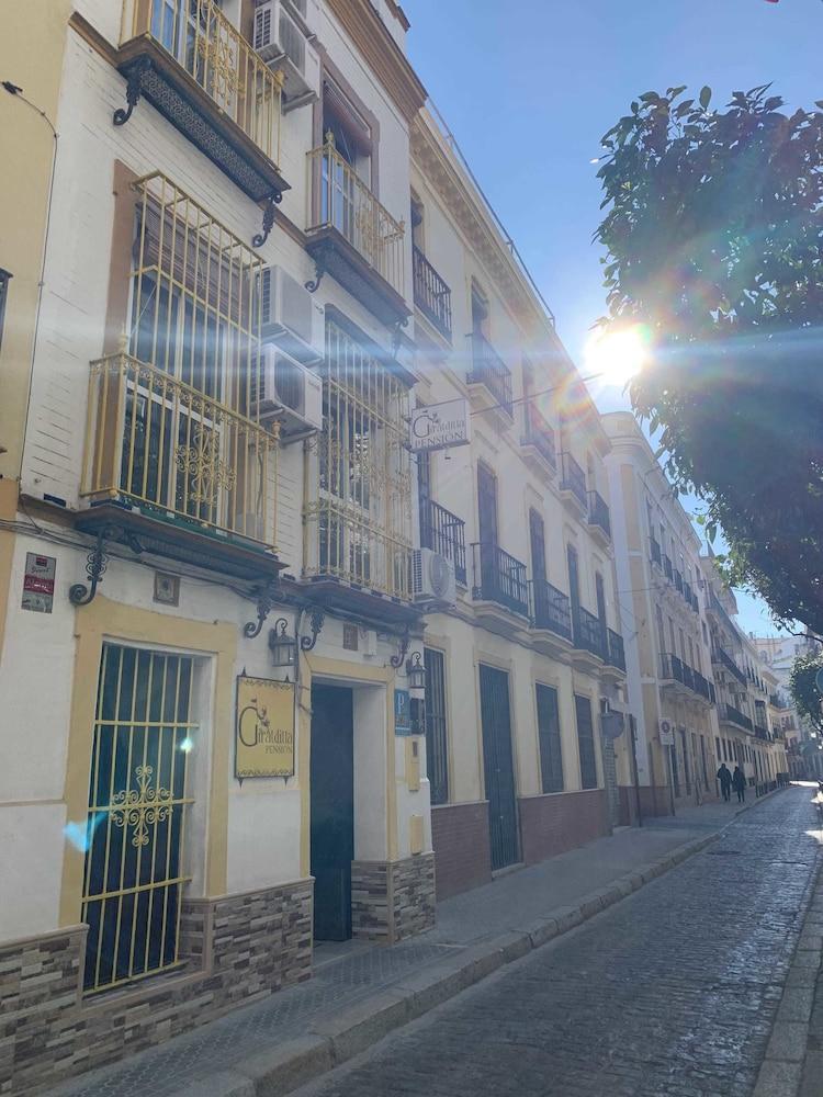 Pension Giraldilla Seville Exterior photo